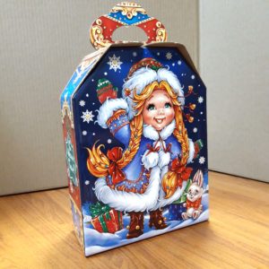 Коробка НГ "Новогодняя компания (Снегурочка)" 2500гр 220*95*290/360мм